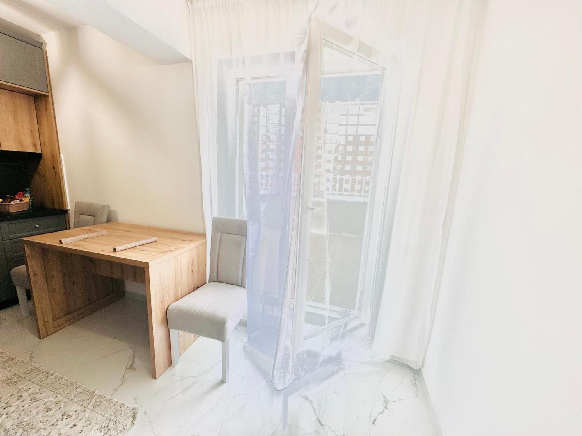 Luxury Apartment Sinuhe Braşov Esterno foto
