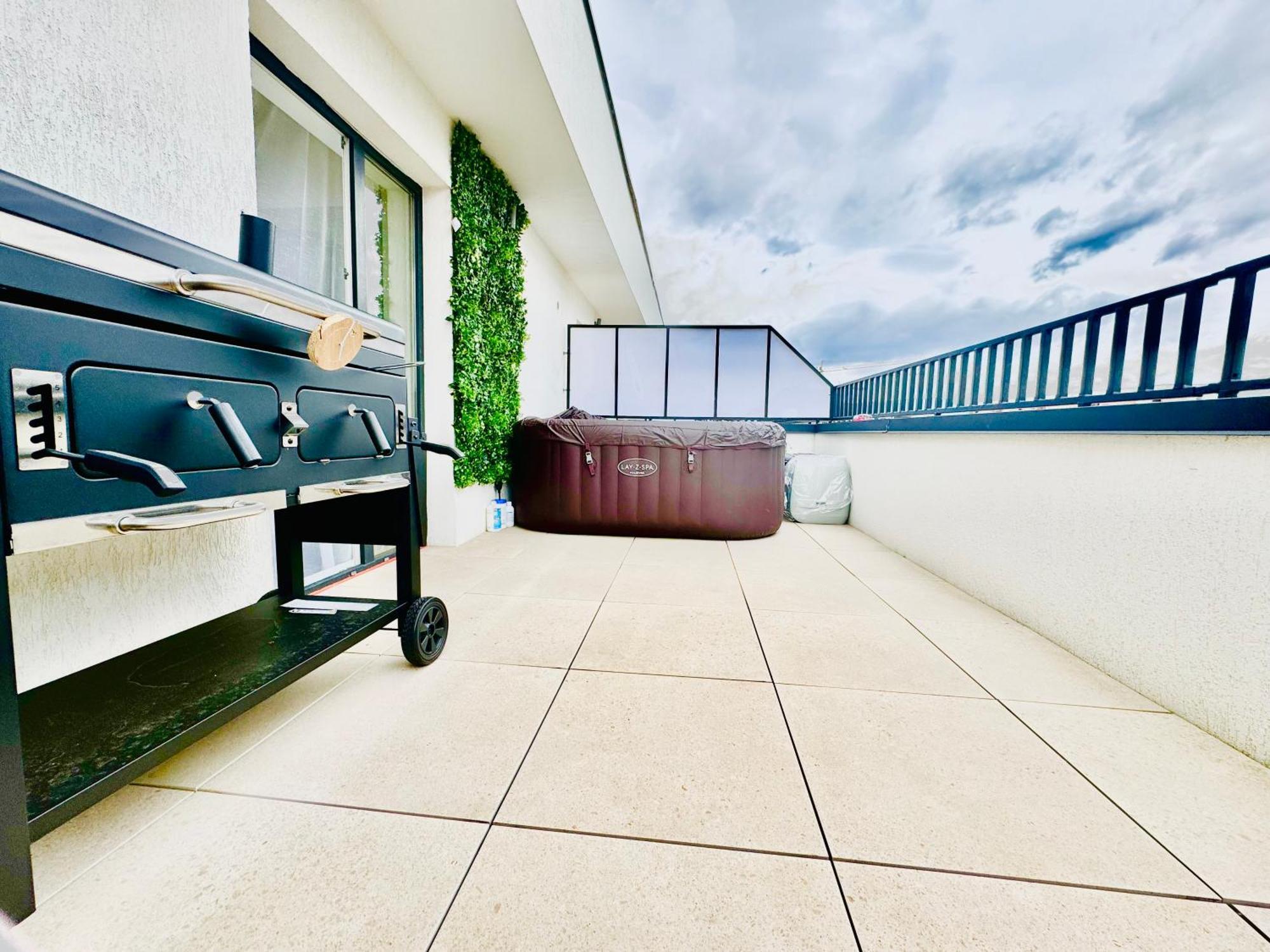 Luxury Apartment Sinuhe Braşov Esterno foto